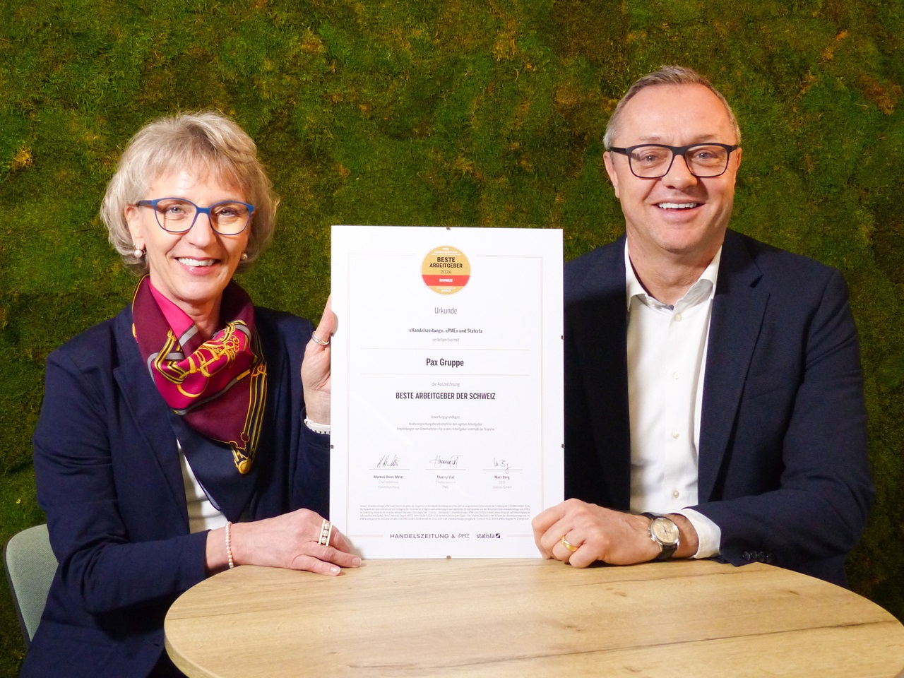 Verena Thomi-Weyermann, responsable des ressources humaines chez Pax, et Peter Kappeler, PDG de Pax